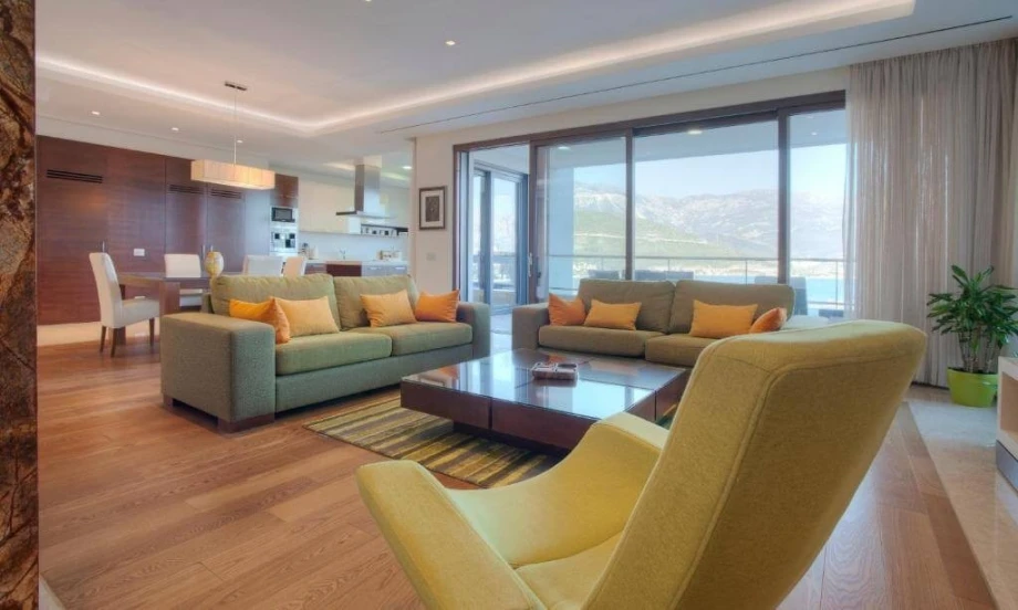 Luxuriously equipped and spacious living room in villa for 4 guests in Budva