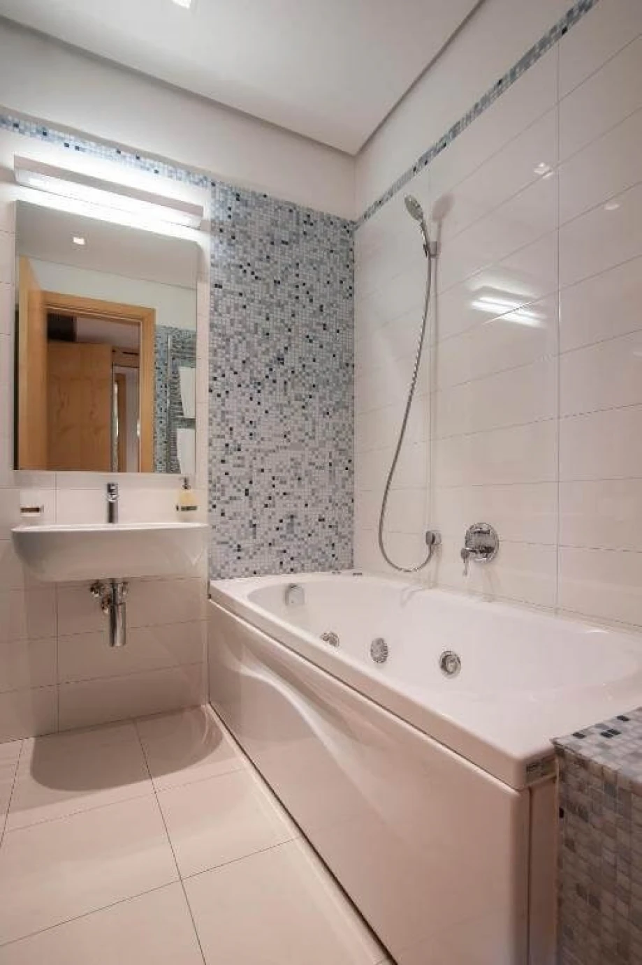 Practical bathroom inside a villa in Budva, Ačexandar Suites