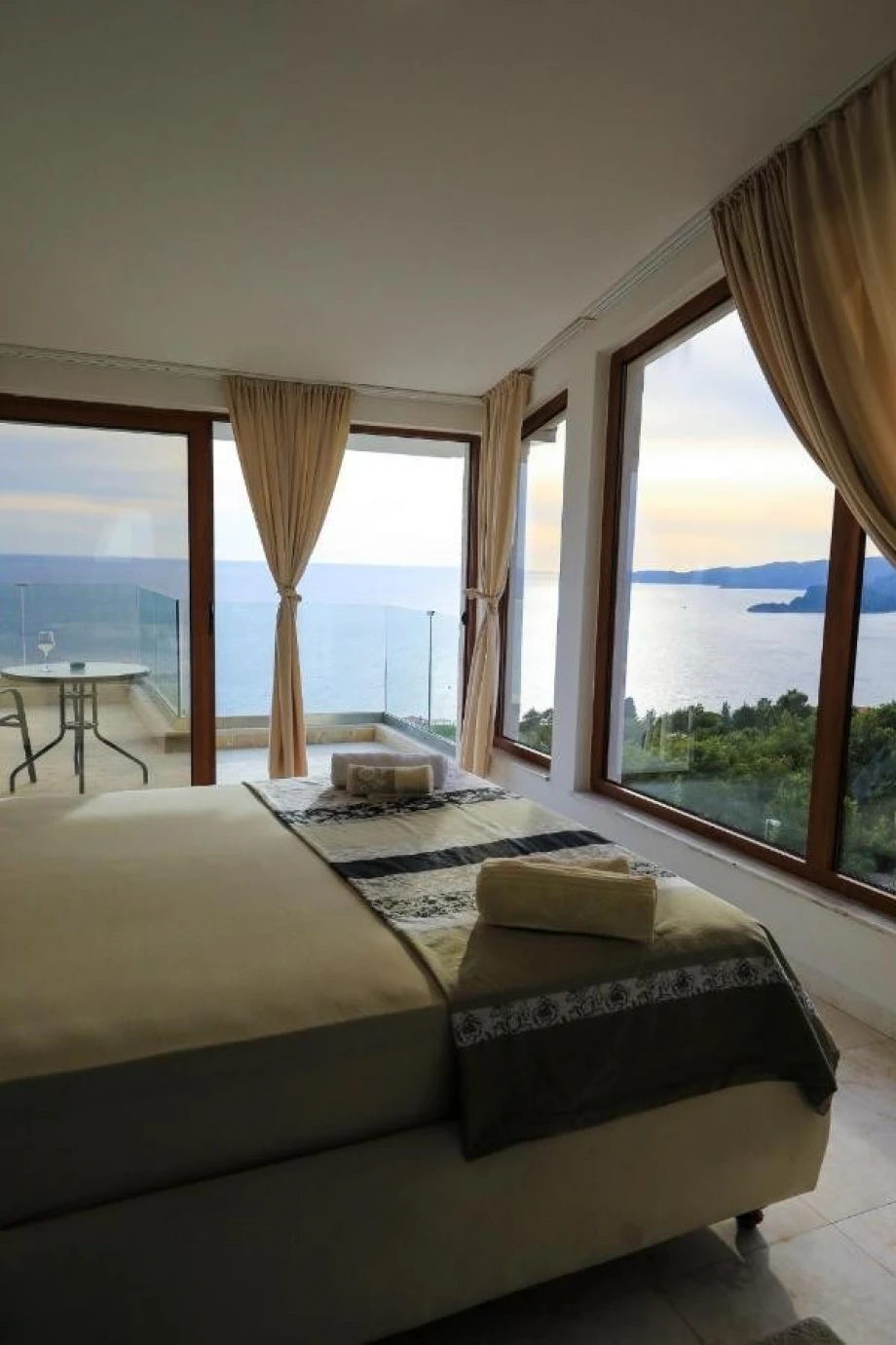 Amazing bedroom with double bed and panoramic views of the sea in Budva