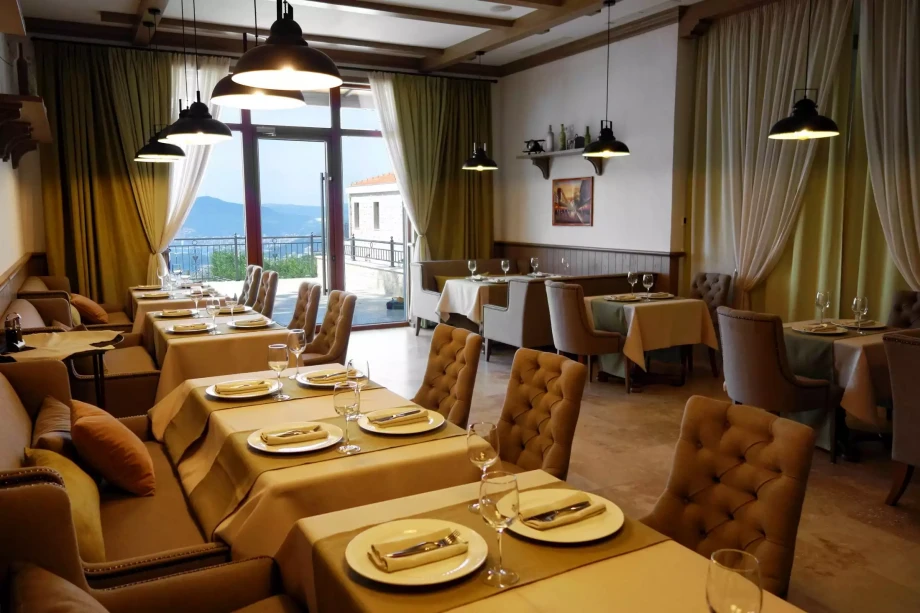 Guest restaurant in an all inclusive villa for rent in Montenegro