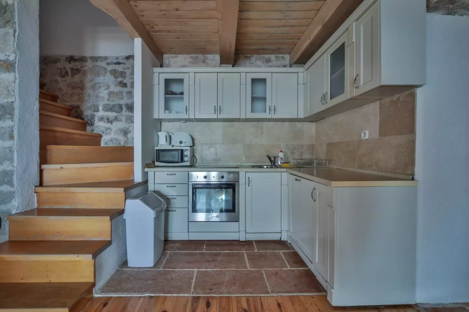 Fully equipped kitchen in a luxury villa for rent in Petrovac