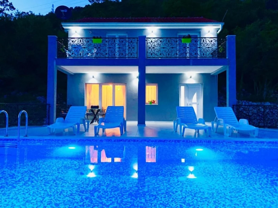 Nighttime atmosphere outside the Vesper Martini Villa with pool in Budva