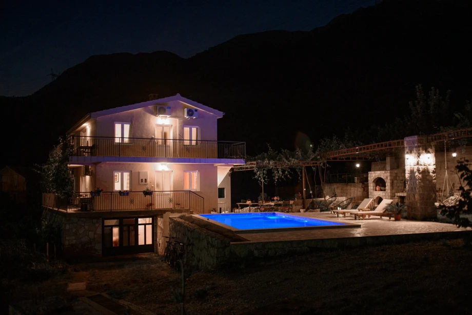Budva Villa Sunray during the night