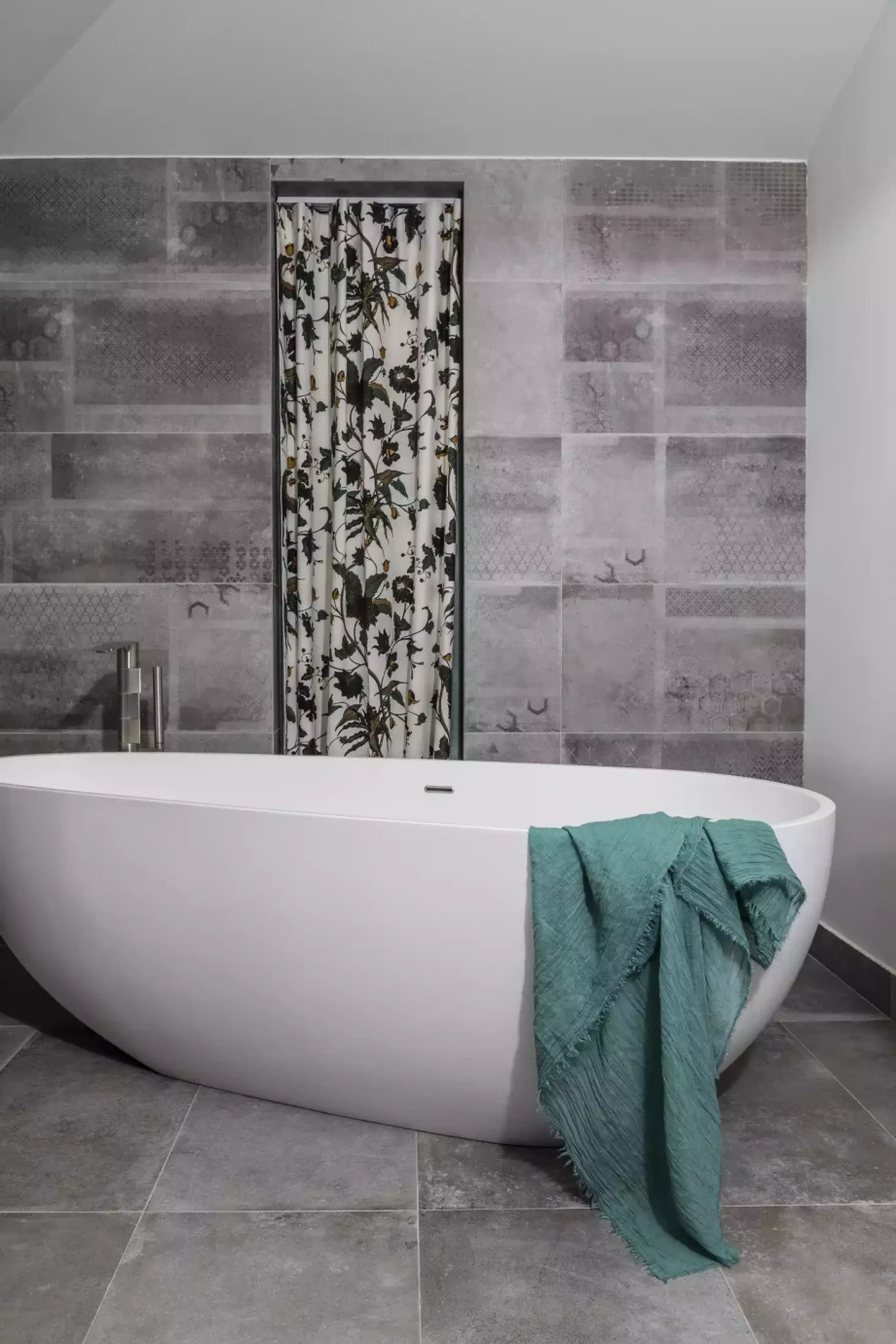 Big bathtub