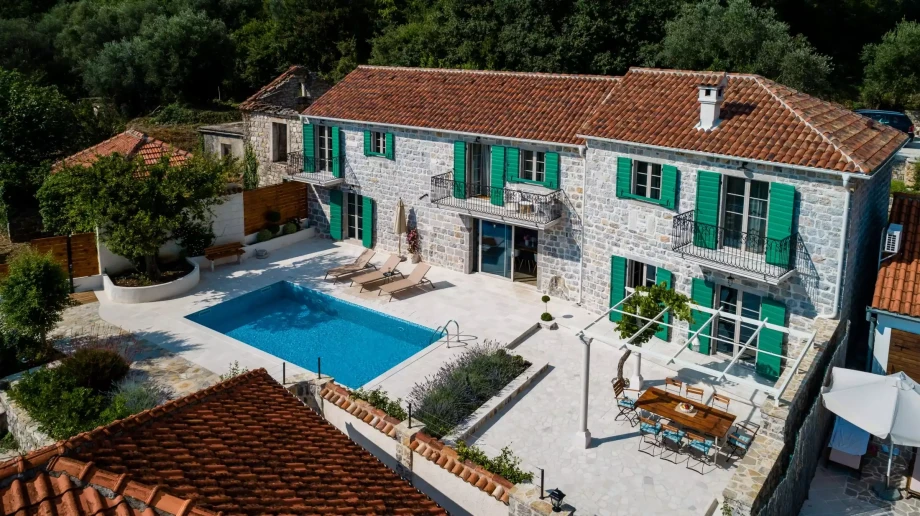 Outside look of Kotor Villa Poetica