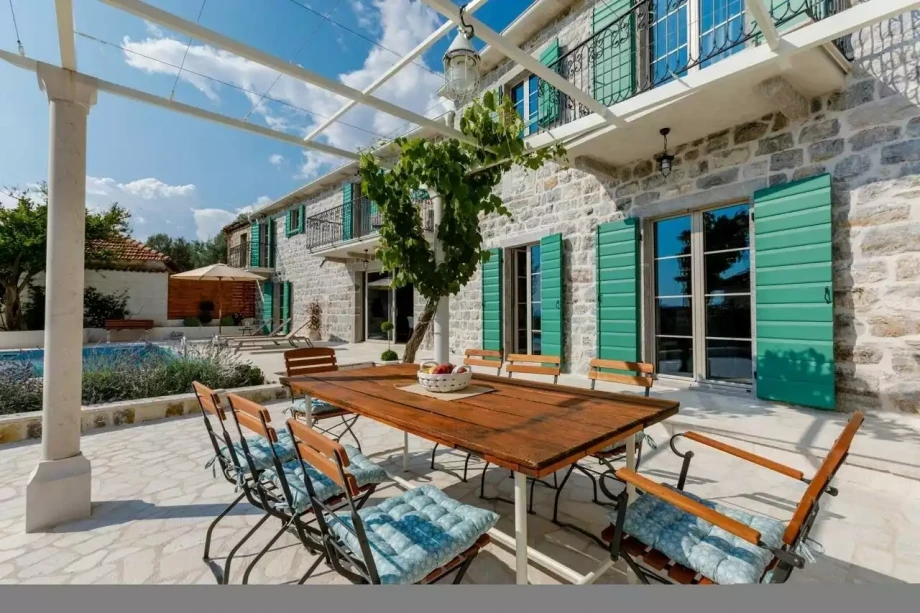 Spacious patio with a big table in the luxury Villa Poetica