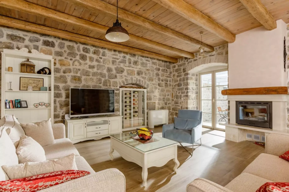 Beautiful lounge area with fireplace and TV in villa for rent in Montenegro
