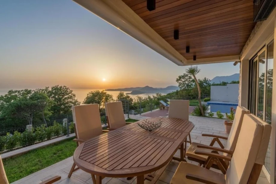 Endless Blue Villa’s terrace overlooking the open sea during sunset
