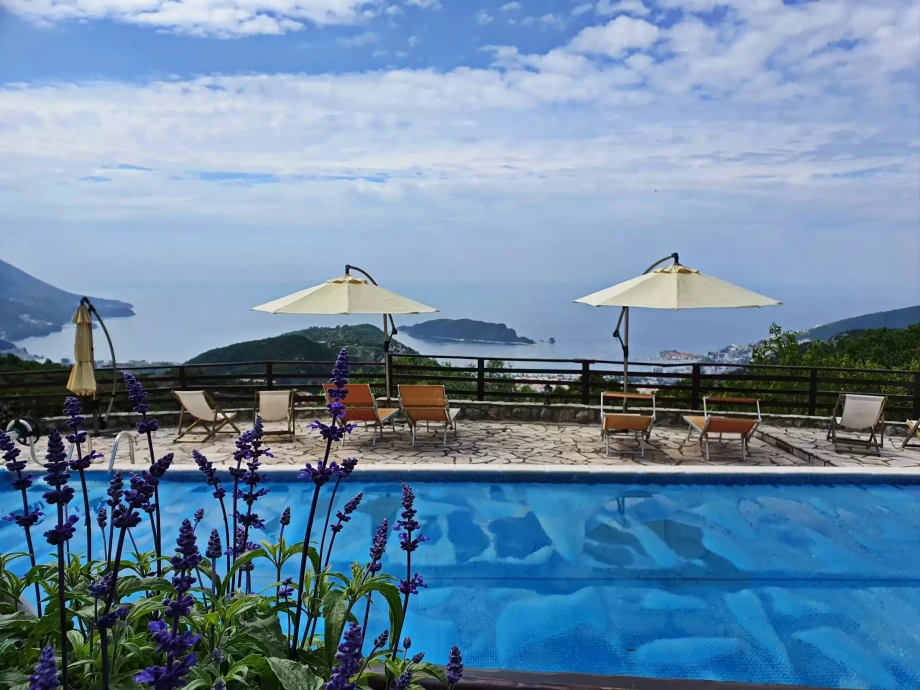 Montenegro villa with pool and dazzling views of the Montenegro coast