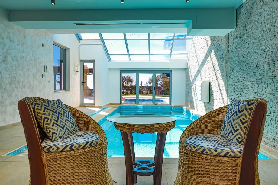 Villa with indoor Pool