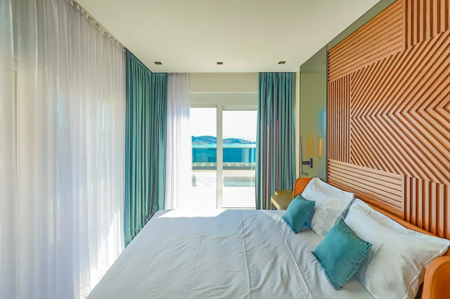 Bedroom with king size bed