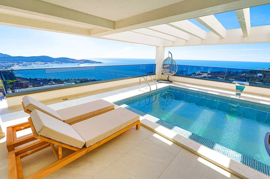 Outdoor private pool