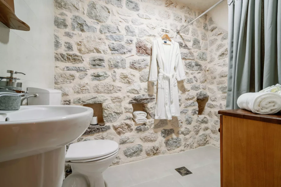 Fully equipped bathroom in villa