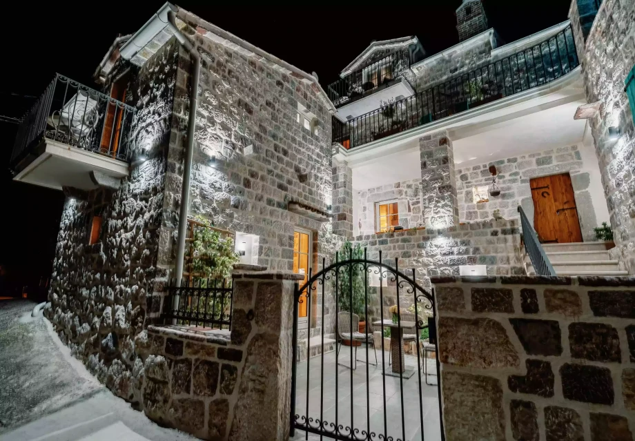 Villa Piccolo Mondo at night