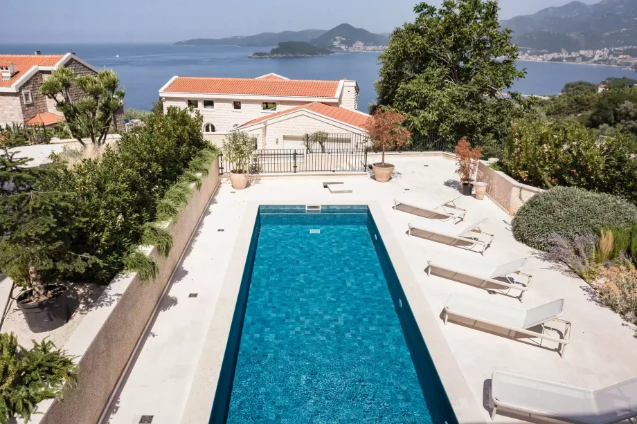 Villa with a Beautiful View at Villa Milena