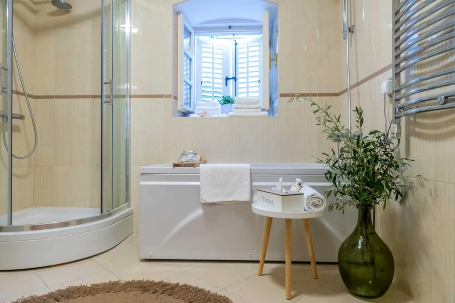 Fully equipped bathroom in villa