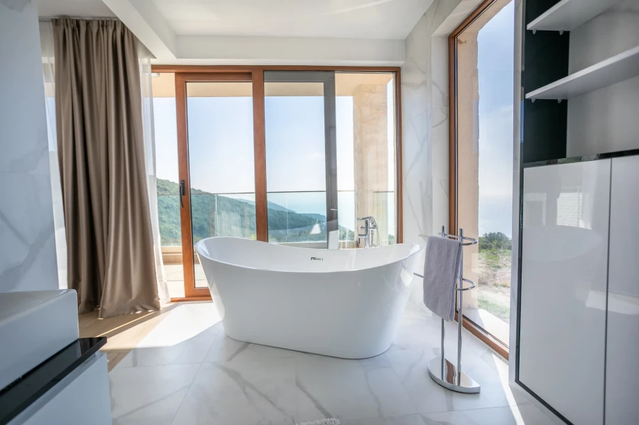 Fully equipped bathroom in villa