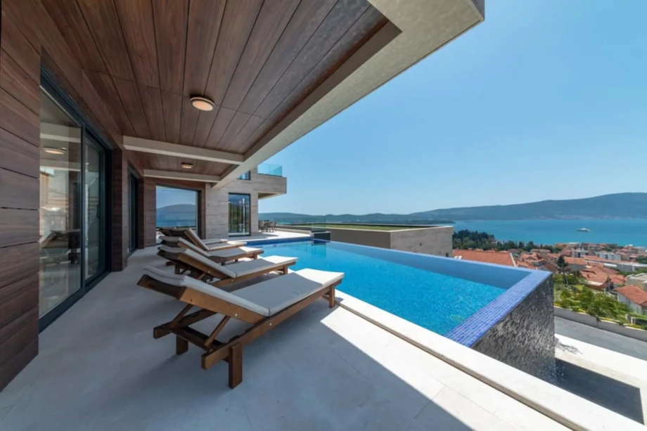 Vila in Tivat with sea view