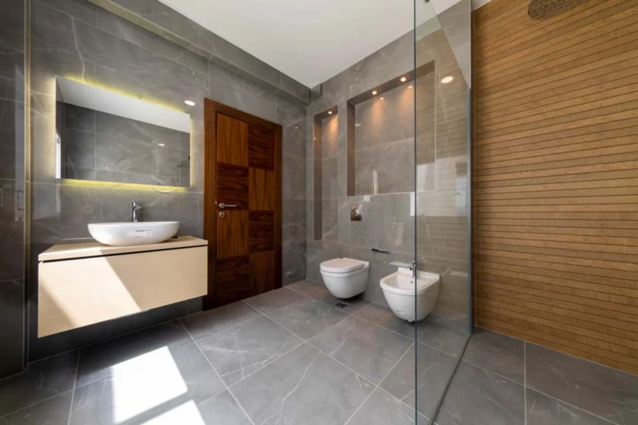 Fully equipped bathroom
