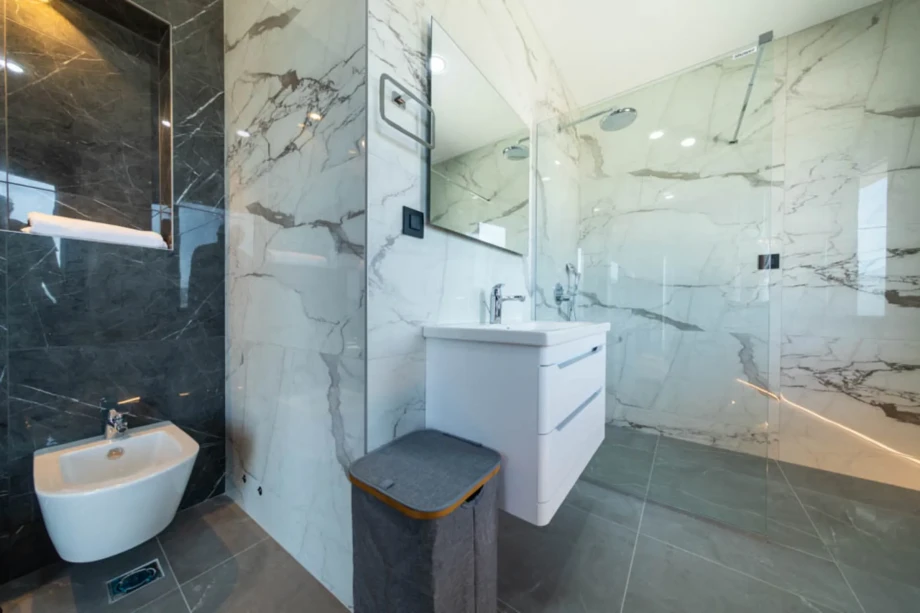 Spacious bathroom