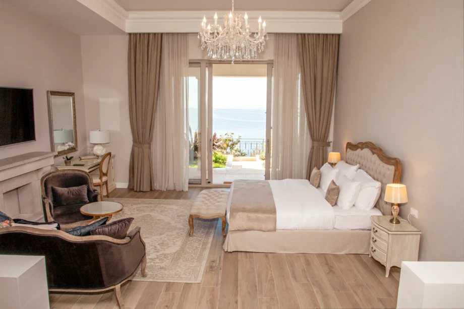 Exclusive bedroom with sea view
