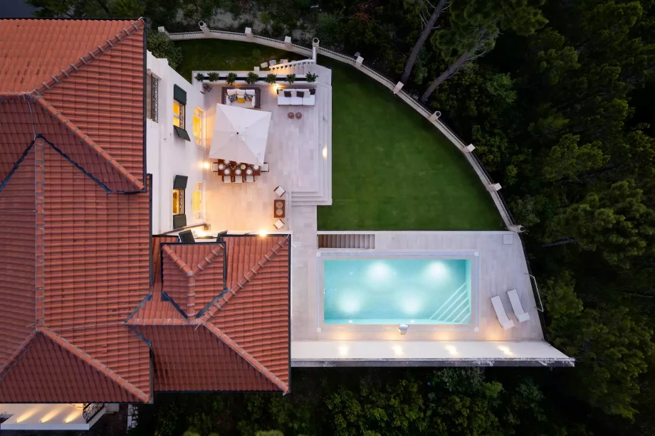 Villa with outdoor swimming pool