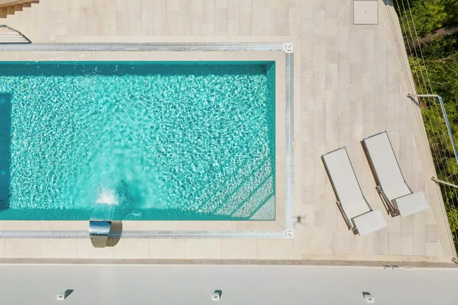 Outdoor pool in villa Bouganville