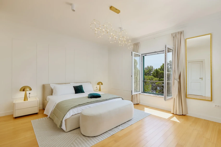 Charming and spacious bedroom in private villa