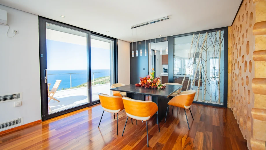 Dining area for 6 persons