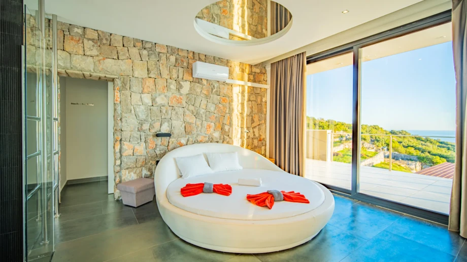 Modern bedroom in villa Morning Star
