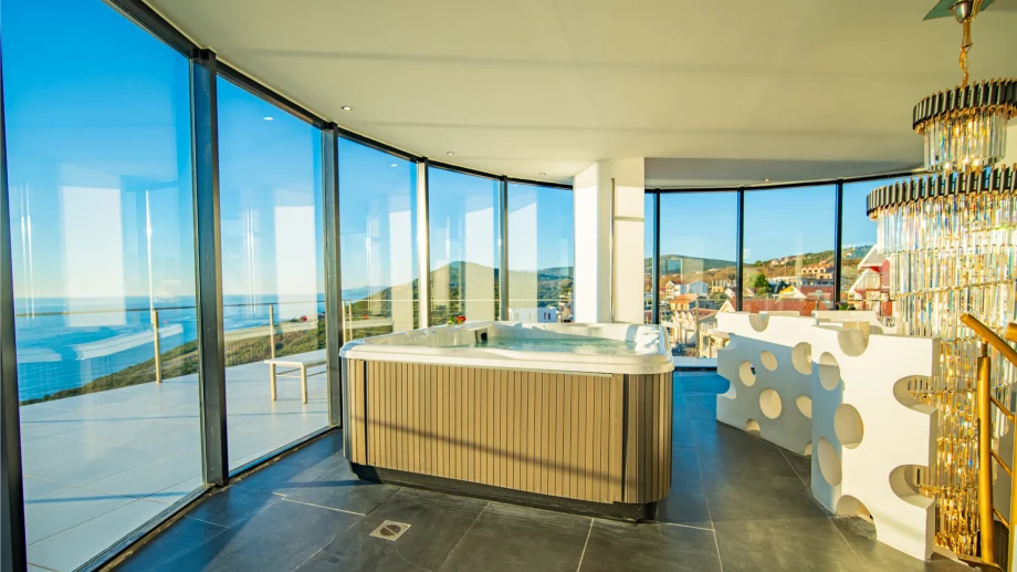Jacuzzi with a View in Villa
