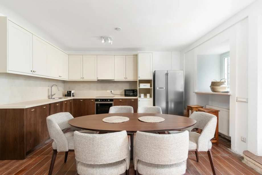 Spacious modern kitchen