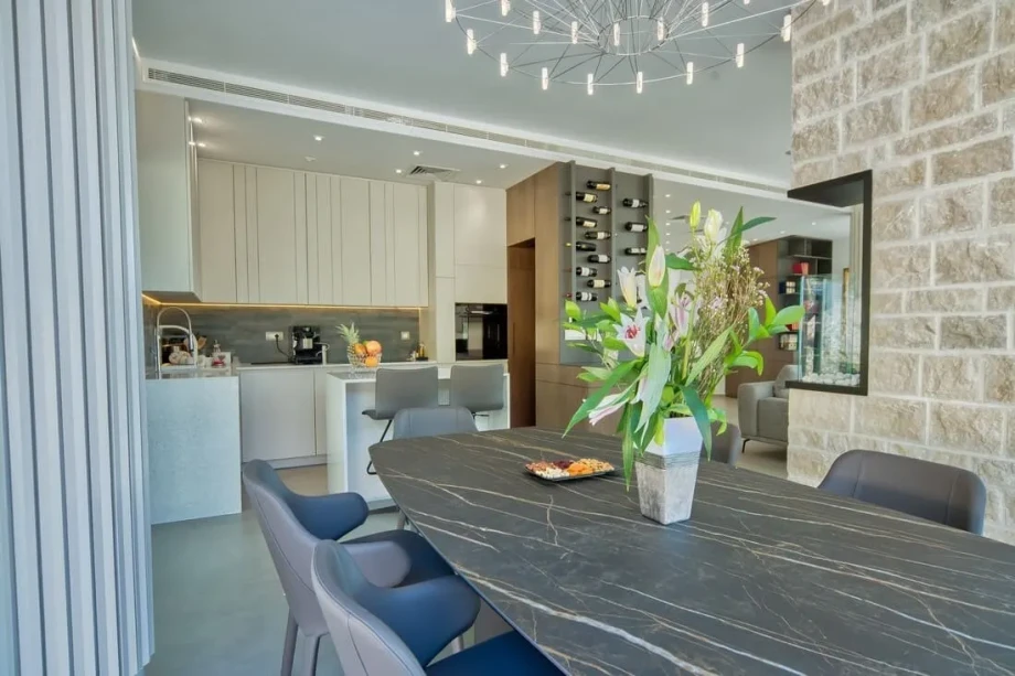 Dining Table in Villa Summer Fairy