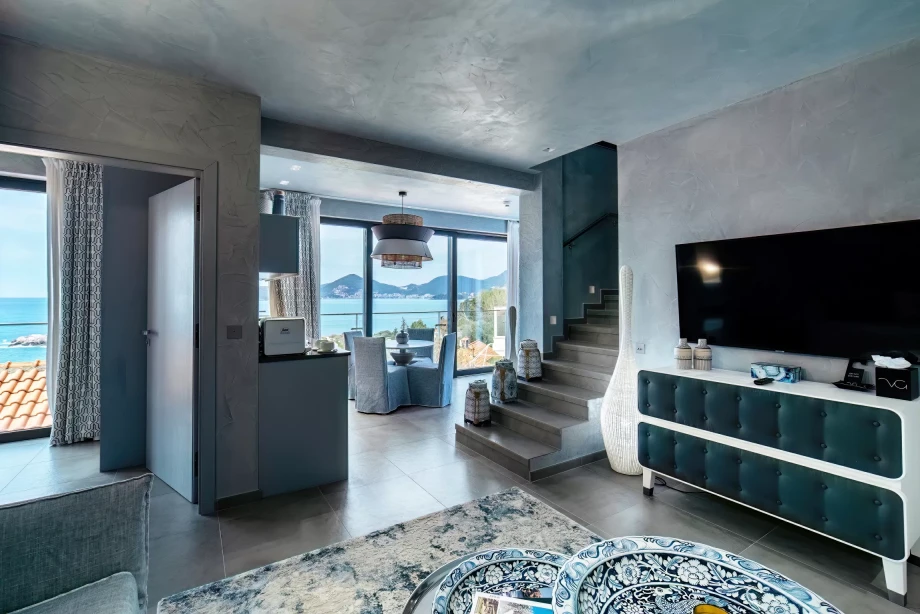 Luxurious Living Room with Panoramic Views