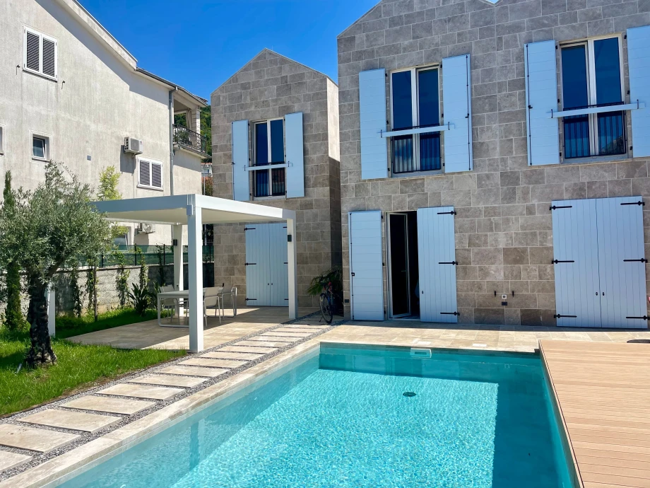Wonderful View of the Outdoor Pool