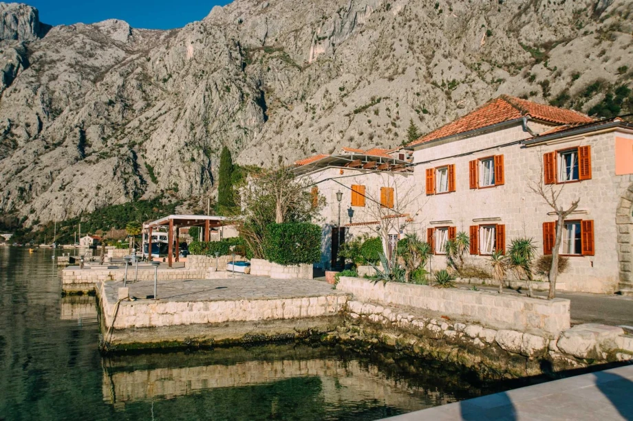 Villa Offering Scenic Exit to the Sea