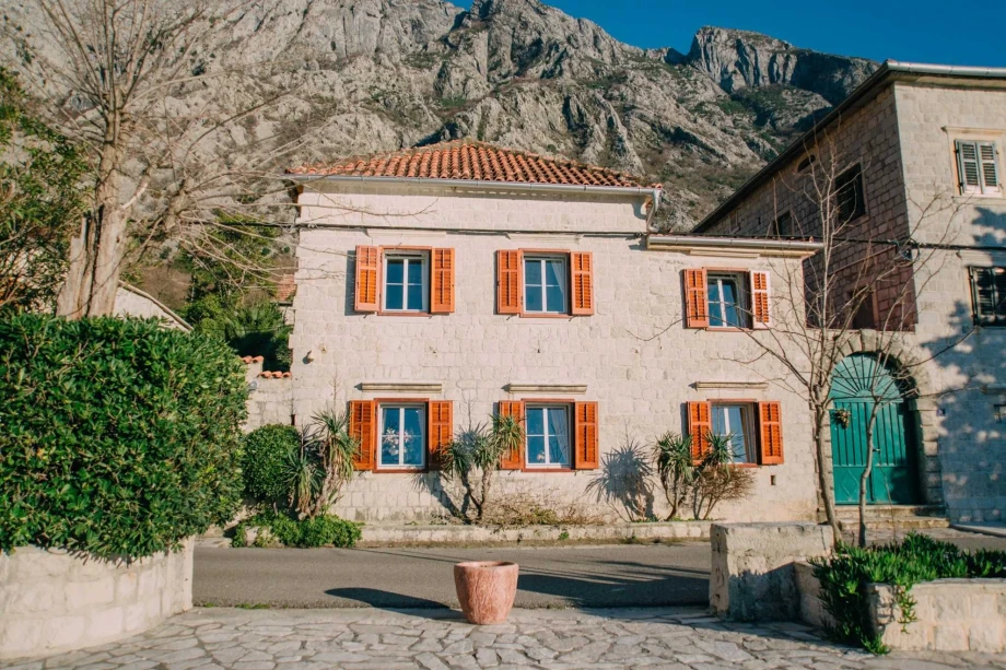 Elegant Villa Exterior with Modern Design and Breathtaking Surroundings