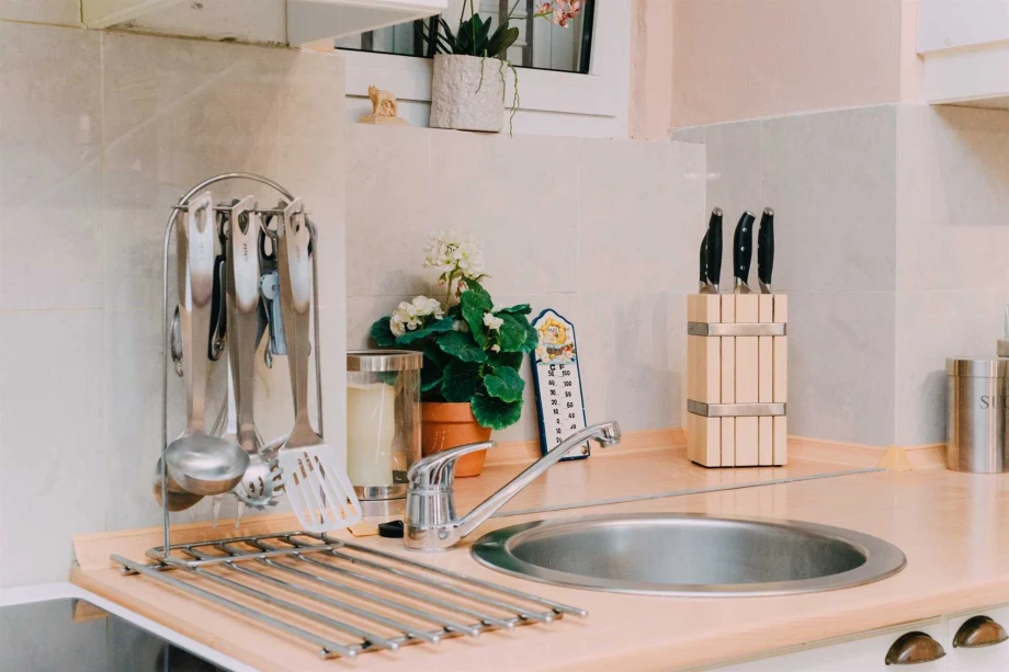 Fully Equipped Kitchen with Complete Set of Modern Appliances