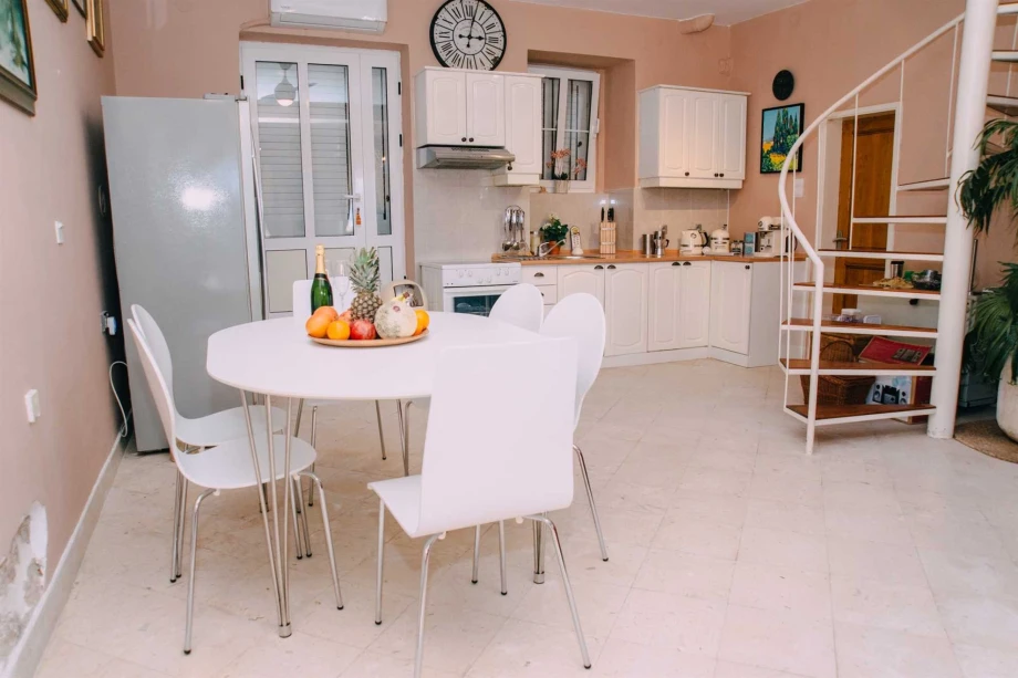 Elegant Dining Table Set for Perfect Meals at the Villa