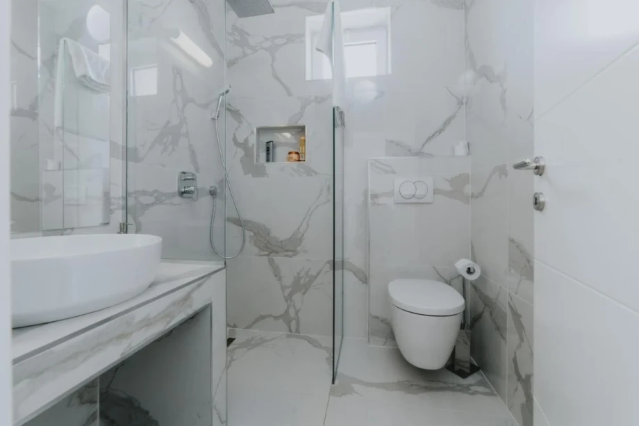 Modern Bathroom with Walk-in Shower in Villa