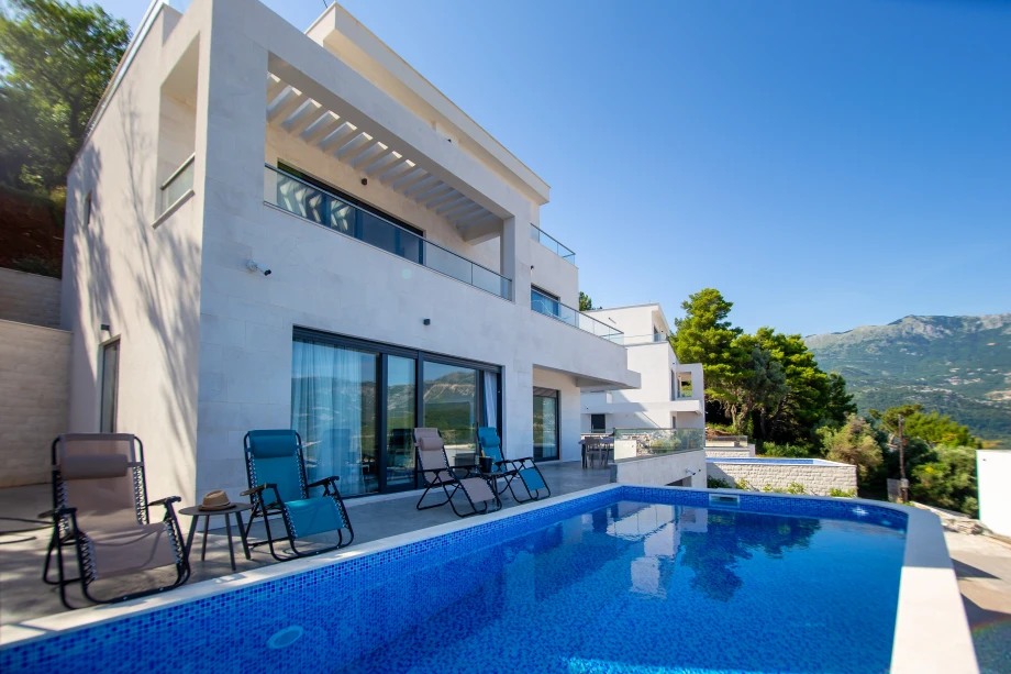Outdoor Pool at Mayas Retreat Villa with Stunning Views
