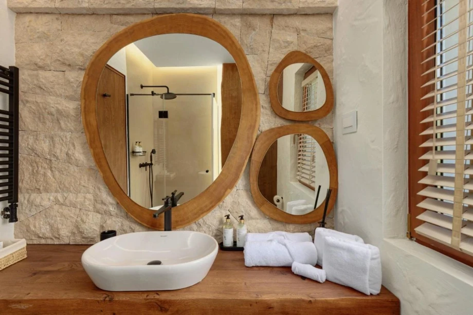 Elegant Wooden Mirror in a Luxurious Bathroom