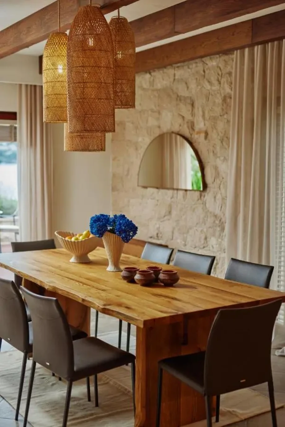 Cozy Place for Meals with a Stylish Dining Ambiance