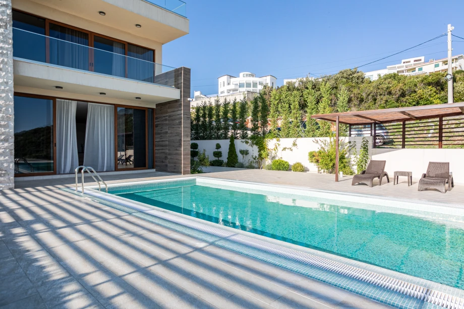 Expansive Terrace with Scenic Views