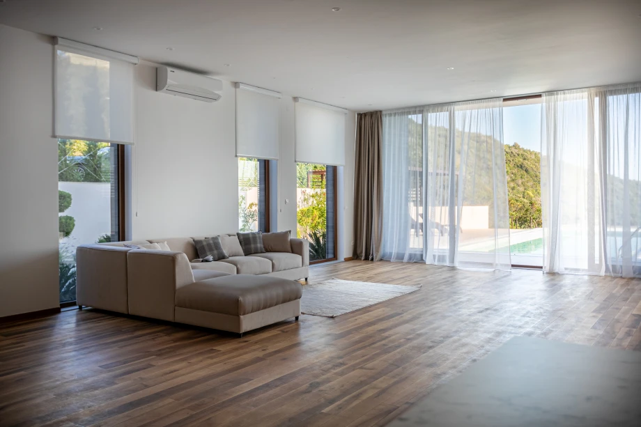 Spacious Living Room with Elegant Design