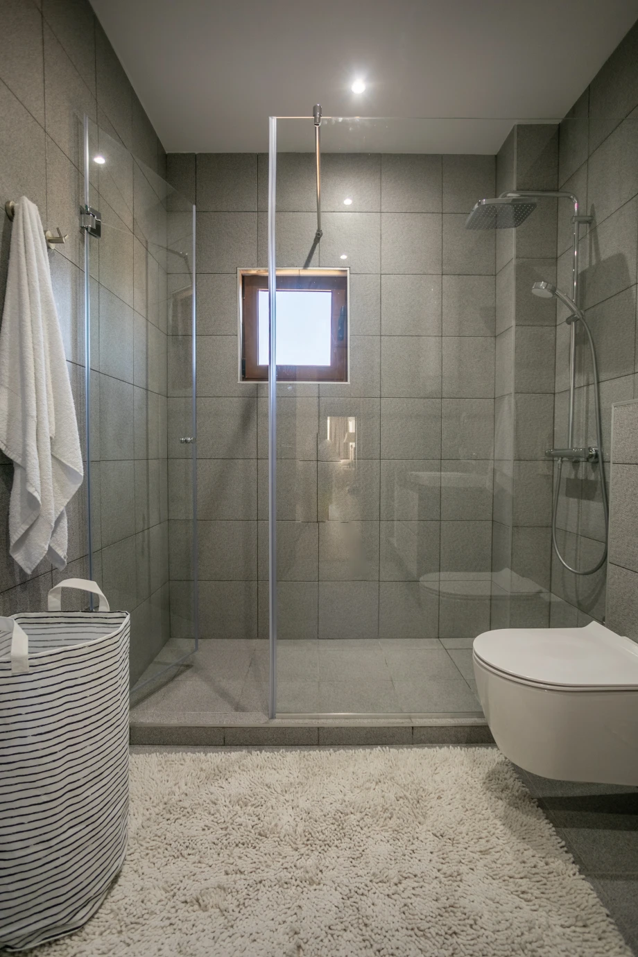 Modern Bathroom with Elegant Design