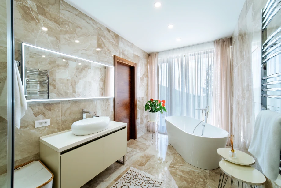Elegant and Luxurious Bathroom for Ultimate Comfort