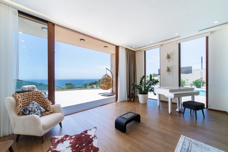 Spacious Living Room with Elegant Design