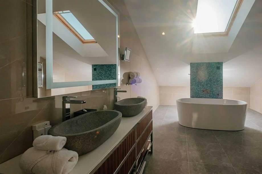 Luxurious Bathroom with Modern Fixtures