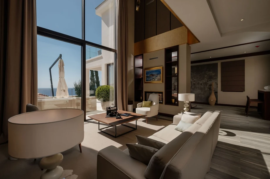Contemporary Living Room with Comfortable Seating